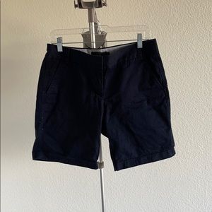 Mid-thigh Bermuda shorts